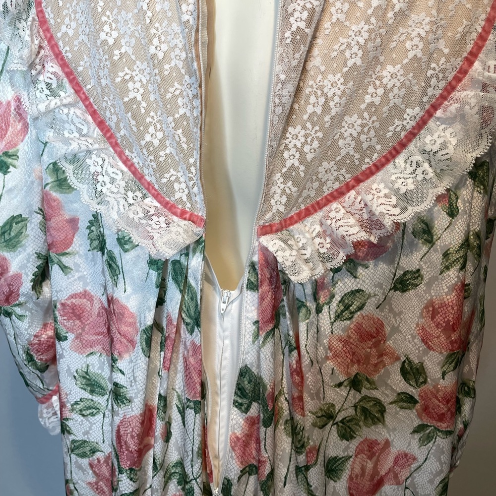 Floral Lace Yoke Long Women's Dress in Pink and White - Picture 9 of 14